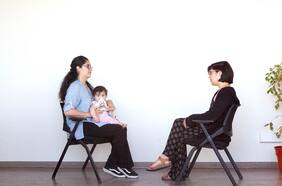 Al cuidado de la salud mental de las madres