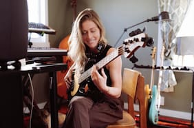 Quién es Nicole Row, la bajista de Incubus que se robó las miradas en Viña 2025