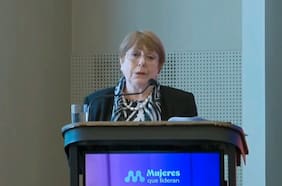 Con guiño a su carrera a la ONU: expresidenta Bachelet encabeza encuentro de alcaldesas en Pirque