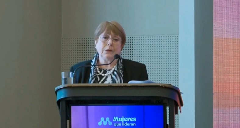 Con guiño a su carrera a la ONU: expresidenta Bachelet encabeza encuentro de alcaldesas en Pirque