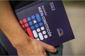 Economistas: costo anual de la nueva Constitución fluctúa entre US$28.500 millones y US$45.000 millones