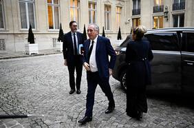 Francia presenta un nuevo gobierno en vísperas de la batalla presupuestaria