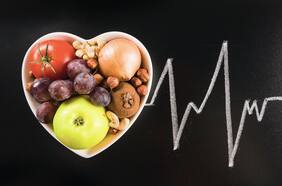 Estudio dice los horarios exactos en que debes comer para evitar ataques cardíacos y accidentes cerebrovasculares