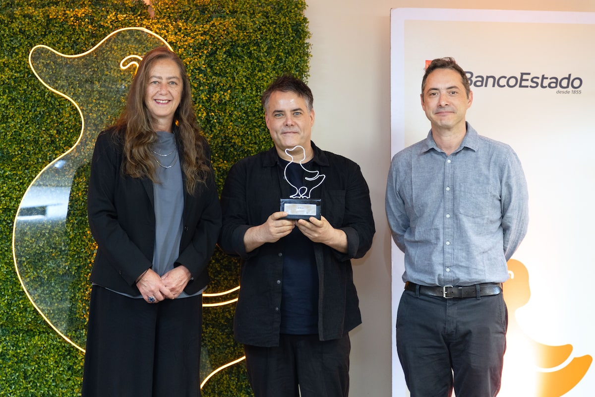 Verónica Kunze, vicepresidenta de BancoEstado, Sebastián Lelio, y Juan de Dios Larraín, director y productor de la película “La ola”.