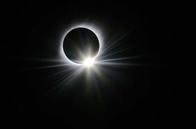 Las increíbles imágenes que dejó el último eclipse solar de la década en Chile