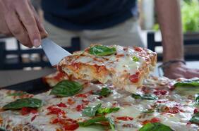 Lady Focaccia: el templo de la deliciosa focaccia italiana, la hermana rebelde de la pizza