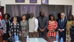 Bachelet llega a África en su despliegue por la ONU y concreta cita con líder de Liberia