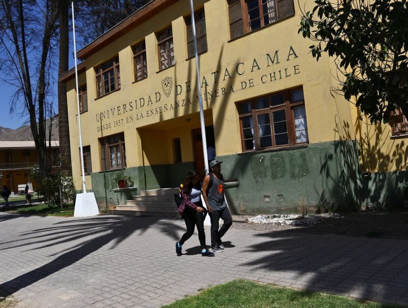 Incendio afecta Universidad de Atacama en Copiapó: no se registraron lesionados