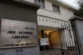 Incidentes en el Liceo José Victorino Lastarria: Lanzaron bomba molotov a inspectoría