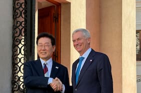 Kast recibe a presidente de Corea del Sur en La Moneda, firman acuerdos de seguridad y lo invita a la Antártica