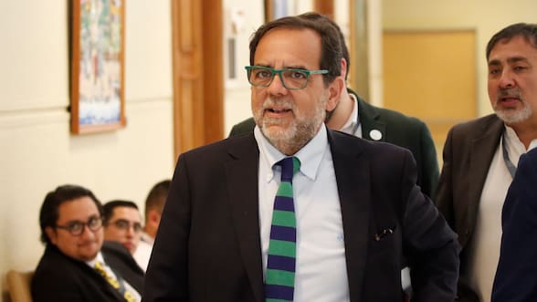 Mulet anuncia que llevará al TC la megarreforma por invariabilidad tributaria mientras oposición continúa conversaciones para acción conjunta
