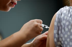 Vacuna contra el sarampión: ¿Quiénes deben recibir la dosis de refuerzo?