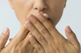 Cuál es el remedio para enfrentar el aliento de ajo, según estudio