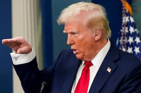 Trump sugiere que las políticas demócratas son responsables del accidente aéreo en Washington