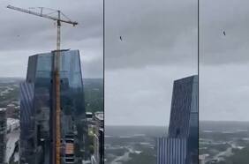 De fondo el vacío: este hombre se colgó en lo alto de una grúa para tomarse una selfie