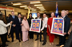 Gustavo Petro participa en inauguración de mural regalado por Colombia a Metro de Santiago