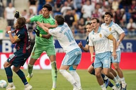 Directo a la cara: arquero que quiso Colo Colo propina un brutal puñetazo e indigna al fútbol español