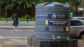 Autoridades sanitarias fiscalizan abastecimiento de agua por corte en ocho comunas: suministro volverá este domingo a las 8 horas