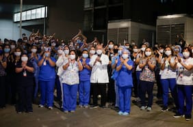 El escudo humano de los 50 mil salvados