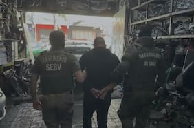 Detienen a jefe de desarmaduría de 10 de Julio por hallazgo de piezas de autos con encargo por robo