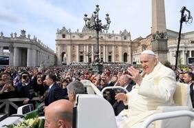 Papa Francisco celebra la misa del Domingo de Ramos tras hospitalización