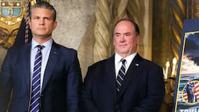 Por qué Trump destituyó al secretario de la Armada de EE.UU. en medio del bloqueo a Irán