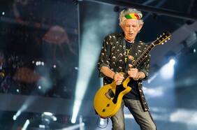 Cómo la artritis afecta a Keith Richards para tocar la guitarra