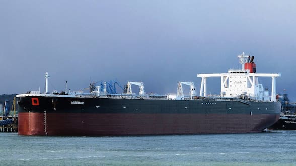 Grandes petroleras suspenden envíos vía Ormuz tras ataque a Irán