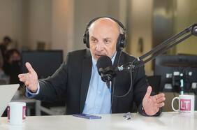 “Fue una medida bastante sana”: Juan Luis Castro evalúa positivamente decisión de Jara de poner en pausa idea de suspender militancia en el PC