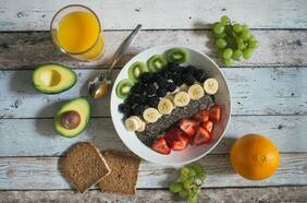 8 alimentos que pueden ayudarte a bajar de peso desde el desayuno