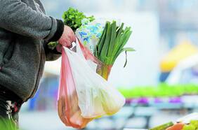 ¿Adiós a las bolsas plásticas? El 3 de agosto dejarán de entregarse en todo tipo de comercios