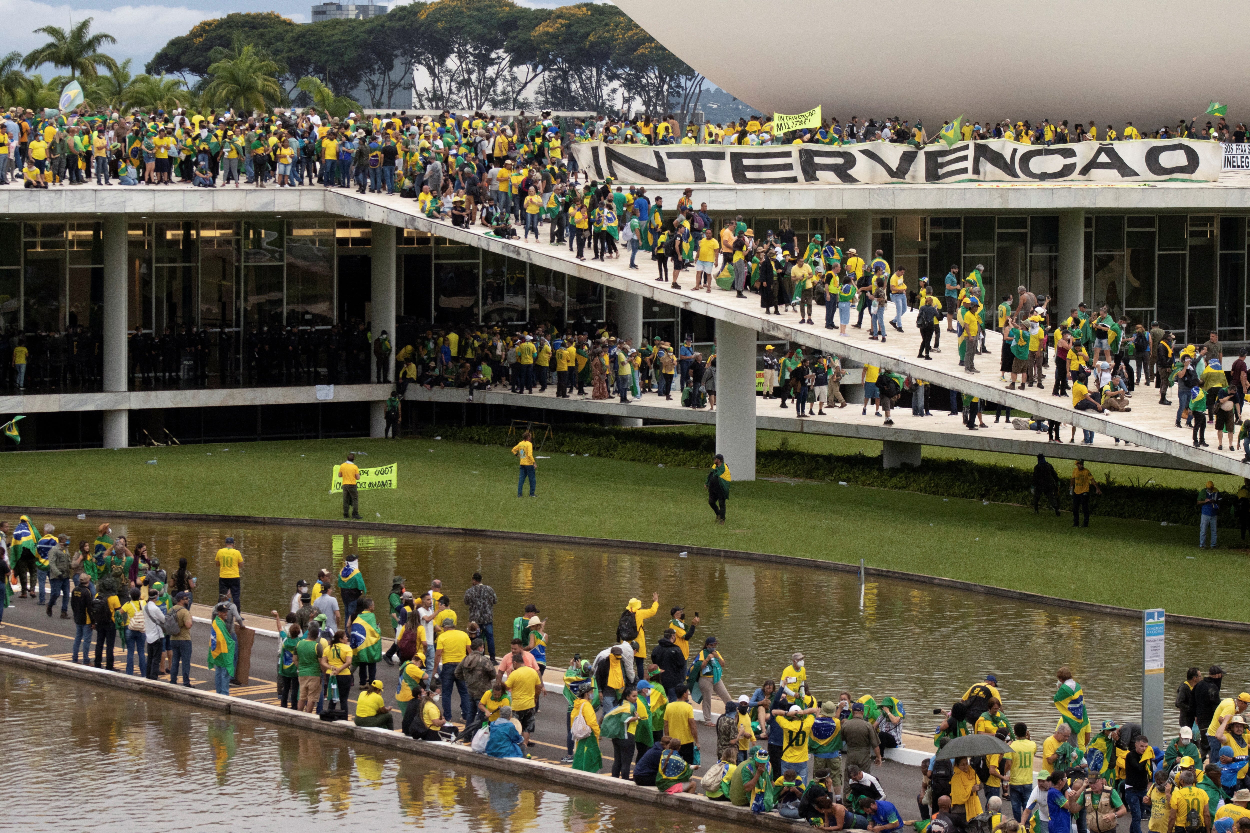 Adherentes del expresidente Bolsonaro se tomaron el Palacio de Planalto en 2023. Foto: Archivo