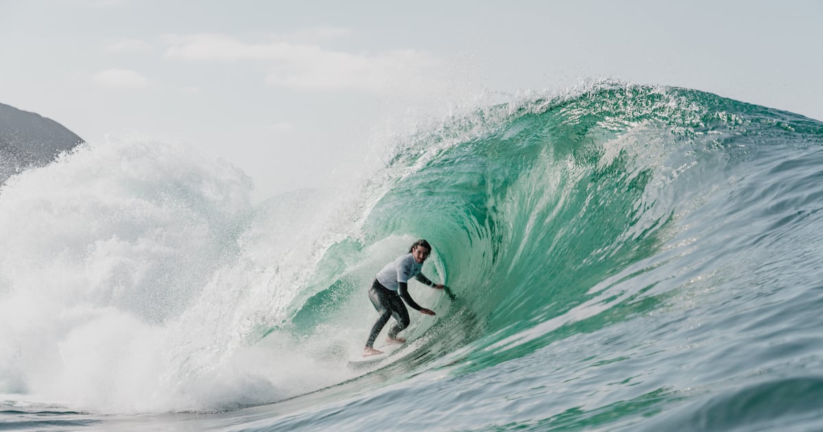 Guillermo Satt hace valer localía en debut del retorno de la World Surf League a Chile