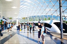 Tren Santiago-Valparaíso, teleféricos, cárceles y más: la cartera de potenciales proyectos de concesiones del MOP