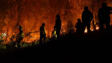 Aumentan a 878 la cifra de viviendas destruidas y se mantienen 18 incendios en combate