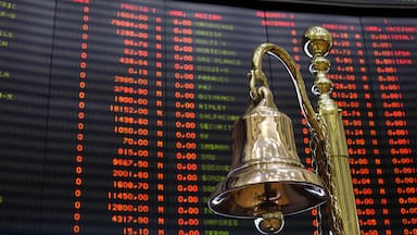 Bolsa de Santiago sube a máximos históricos, lidera ganancias a nivel mundial y el dólar cae a mínimos de marzo tras las elecciones