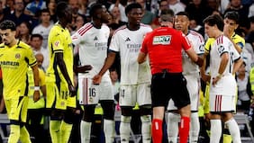 Con una insólita roja a Vinícius por jalar del pelo a un rival: Real Madrid vence a Villarreal y se pone tercero en LaLiga