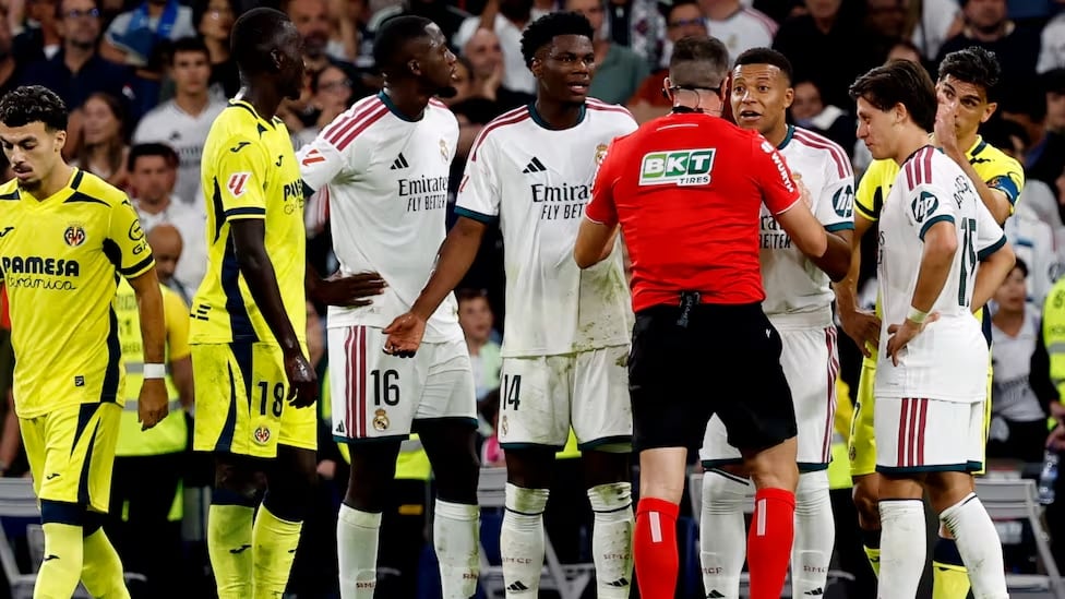 Con una insólita roja a Vinícius: Real Madrid vence a Villarreal y se pone tercero en LaLiga