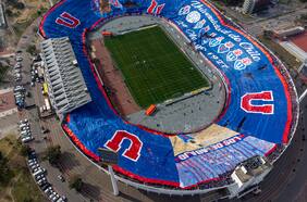 ¿La más grande del mundo? La pelea en la que se mete la bandera gigante de la U en el Superclásico ante Colo Colo