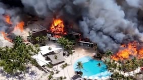 Una persona murió y más de 1.700 fueron evacuadas tras incendio que consumió un complejo turístico en República Dominicana
