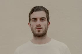 Nicolás Jaar lanza su último trabajo “Archivos de radio piedras”