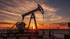 El petróleo anota otro fuerte salto y el barril roza los US$ 120 tras ataques a instalaciones en Qatar e Irán
