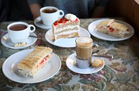 Pastelería California: un salón de té en Irarrázaval como los de antaño