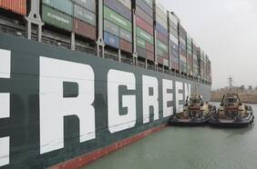 Ever Given | Remolcadores trabajan para liberar al barco gigante varado en el Canal de Suez