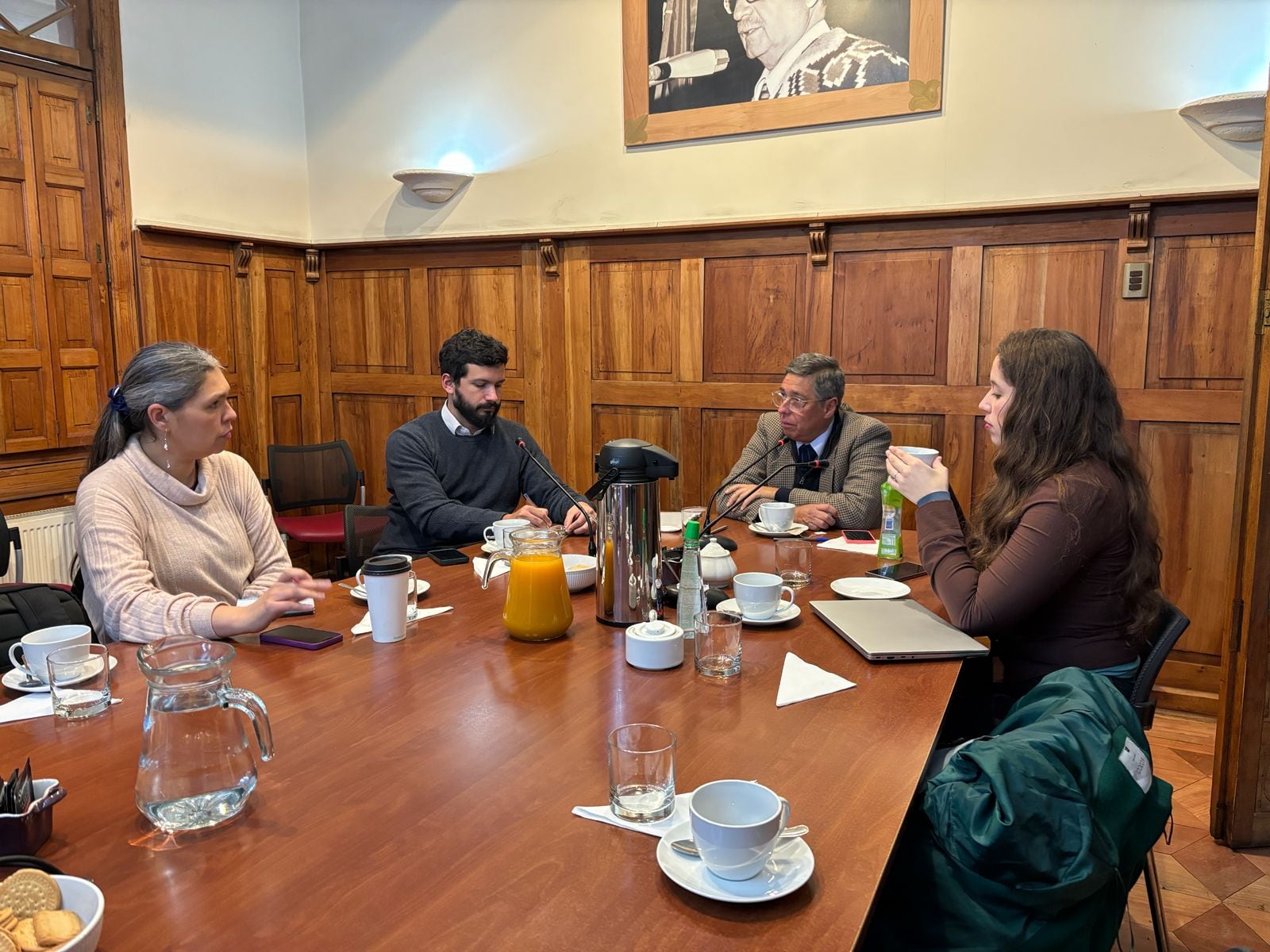 Oposición recibe observaciones de juristas para definir opción de recurrir al TC por megarreforma