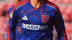 Caída de millonario contrato con Betano y miles de camisetas impresas de Adidas: los otros golpes que recibe la U