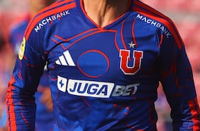 Caída de millonario contrato con Betano y miles de camisetas impresas de Adidas: los otros golpes que recibe la U