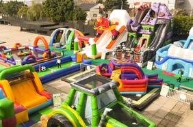 Space Jump: el parque de juegos inflables gigantes que aterrizó en Mallplaza Sur