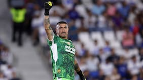 Mono Sánchez responde ante los cánticos de los hinchas de la UC: “Es parte del fútbol; imagino que están bien picados”