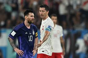 ¿Mala relación? El notorio desprecio de Lionel Messi a Robert Lewandowski en pleno partido de Argentina y Polonia